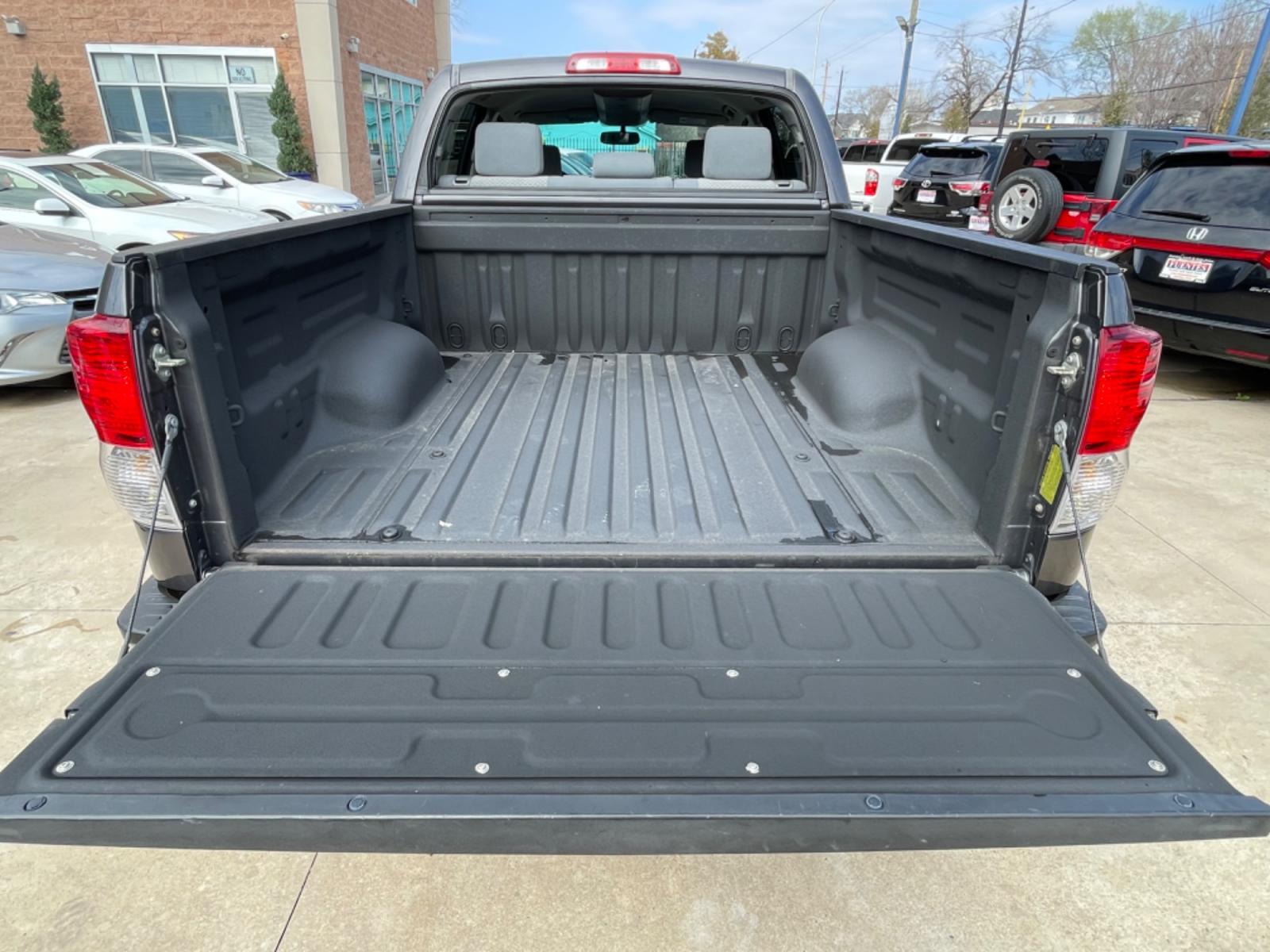2012 Gray /Silver Toyota Tundra (5TFEY5F17CX) , located at 1501 West 15th St., Houston, 77008, (713) 869-2925, 29.797941, -95.411789 - Photo #14
